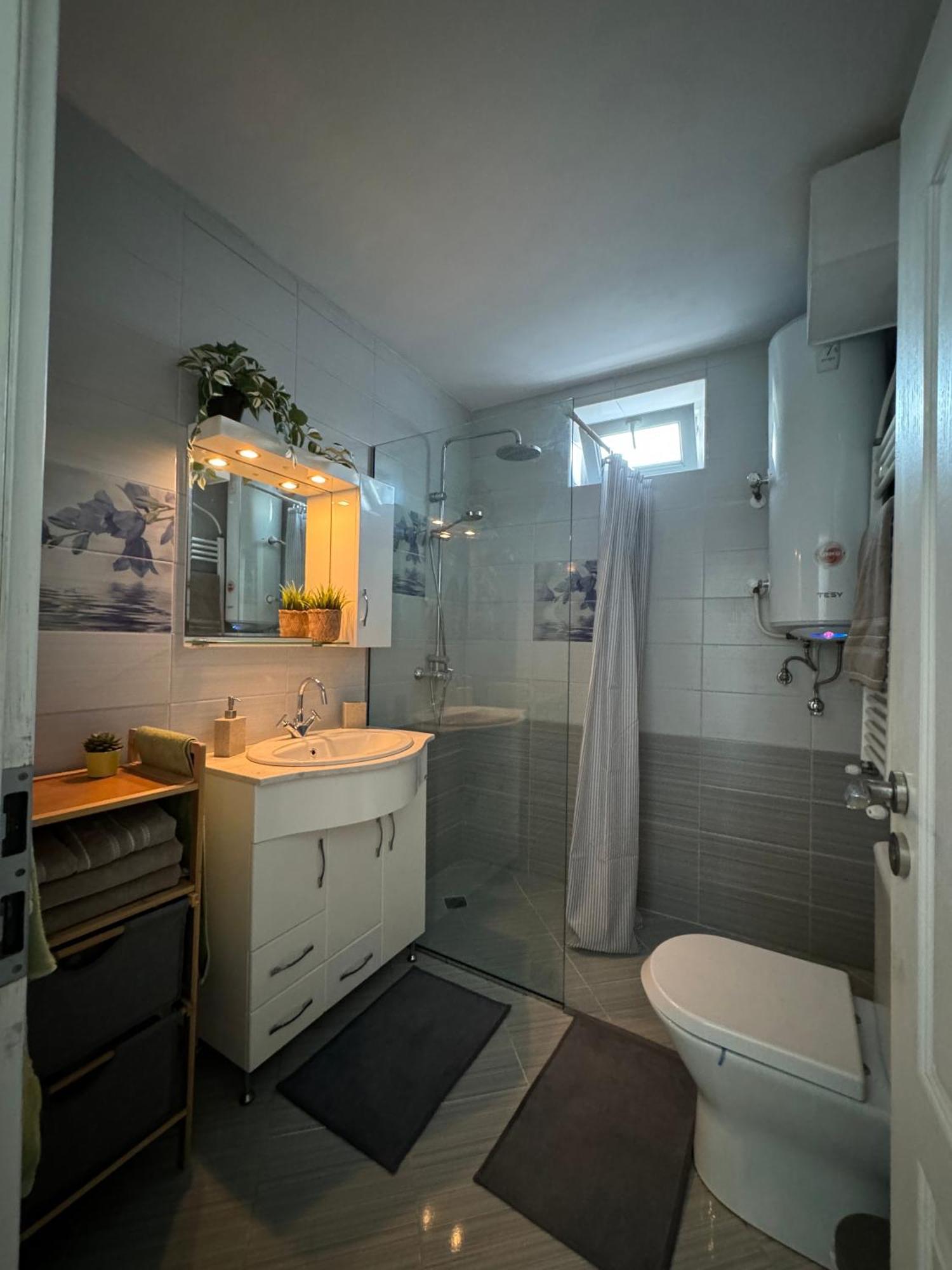 Kakavanen'S Sea View Apartment Baltsjik Eksteriør bilde