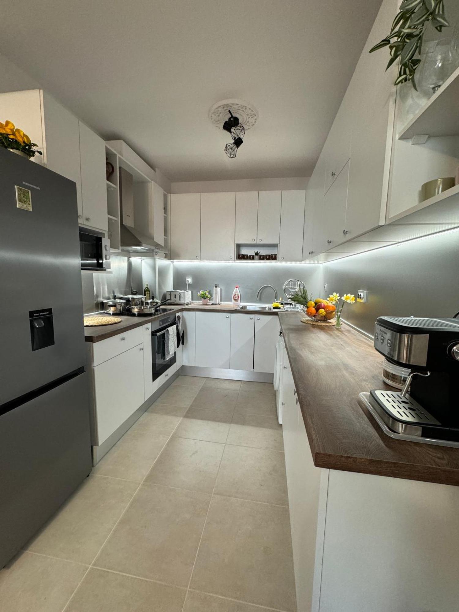 Kakavanen'S Sea View Apartment Baltsjik Eksteriør bilde