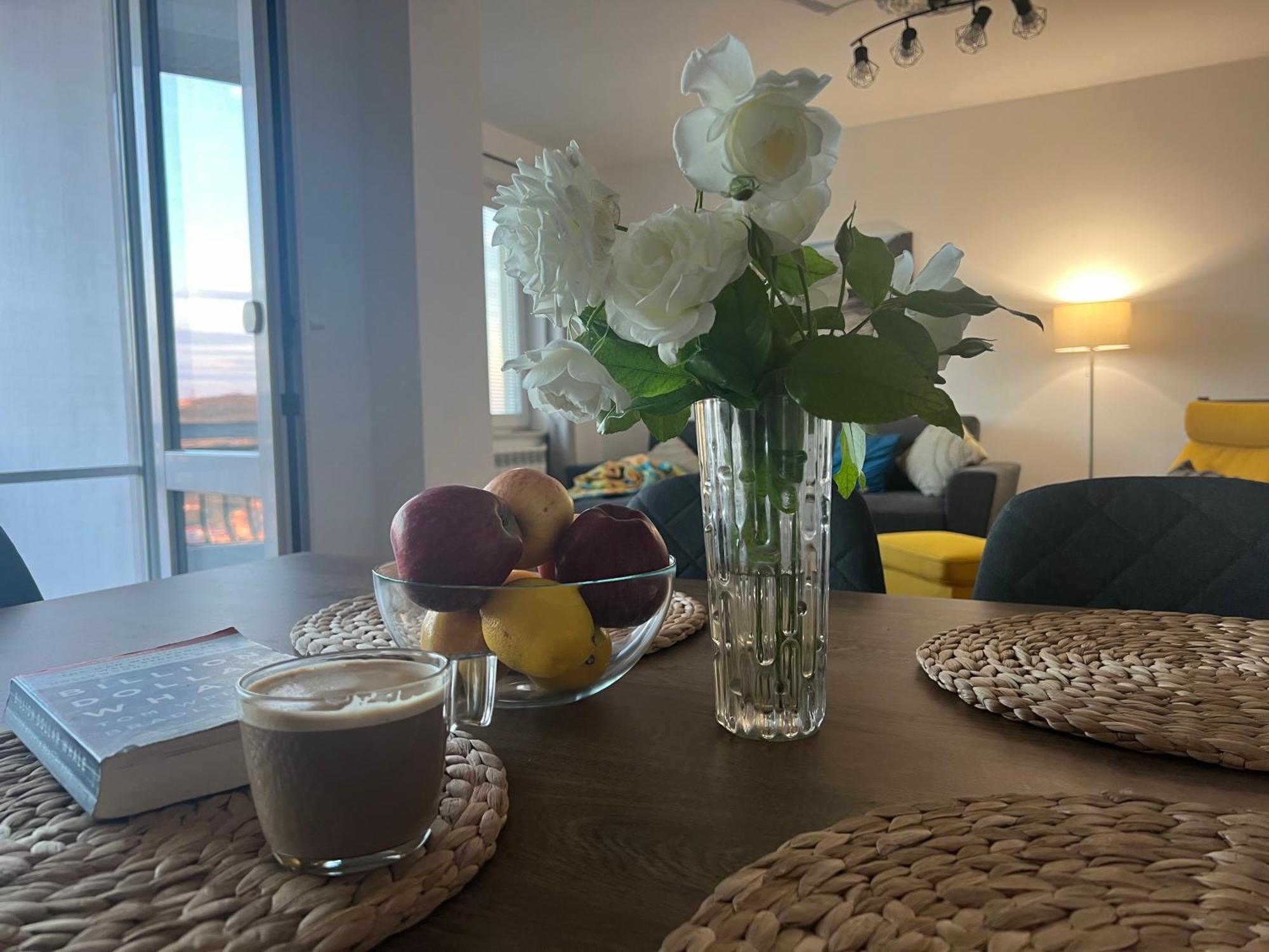 Kakavanen'S Sea View Apartment Baltsjik Eksteriør bilde